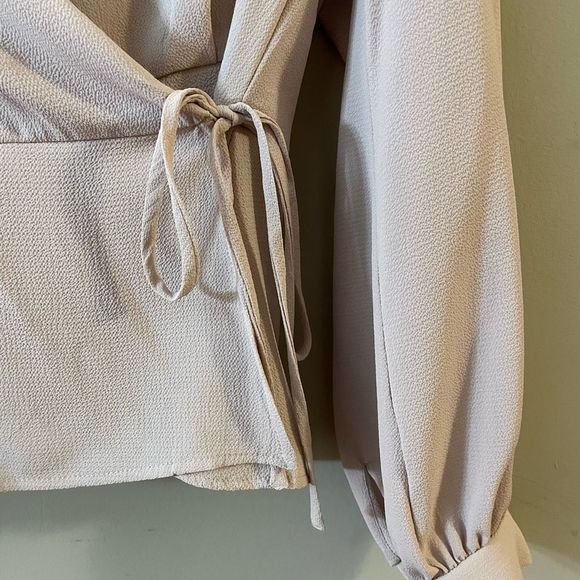 NWT Dainty Hooligan Smooth Talker Blush Wrap Blouse LARGE - Picture 3 of 11